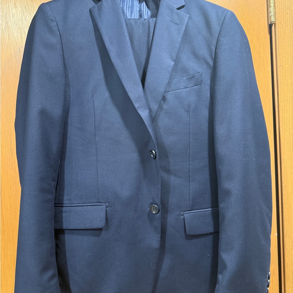 Men's Navy suit. Giorgio Fiorelli 38L coat, 34L pant
